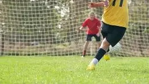 吴亦凡卷入18岁女学生恋情漩涡，女方被指感情不专